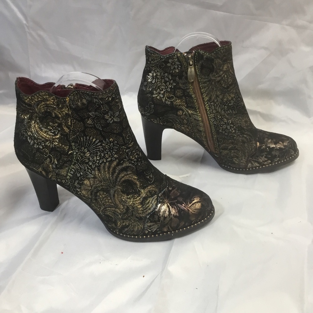 L'Artiste Spring Step SZ 38/8 Smokinhot Fiery Black Gold Ankle Booties Zip 3.25”